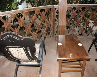 Vila Goesa Beach Resort - Baga - Patio