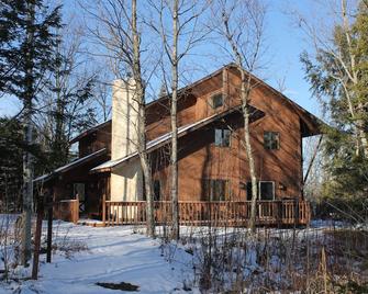 Spacious, Ski-In/Ski-Out Vacation Home for Large Groups - Ironwood - Building