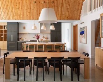 Aera Lakeside Cabin - Youbou - Comedor