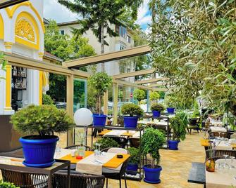 Hotel Dumbrava - Bacău - Innenhof