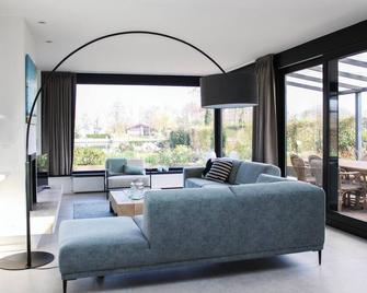 3 Bedroom Amazing Home In Arnemuiden - Arnemuiden - Living room