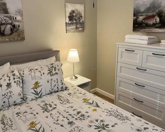 Wilson Two Bedroom House in Historic Loveland - Loveland - Bedroom