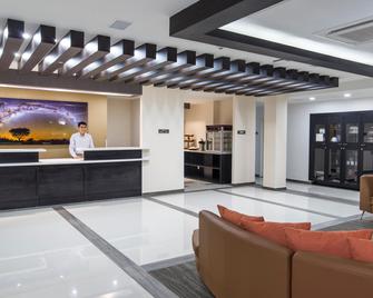 Candlewood Suites Queretaro Juriquilla - Santiago de Querétaro - Recepción