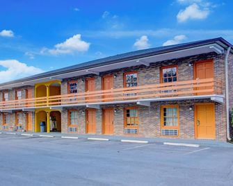 Hotel O Deluxe Inn Kingstree Sc Hwy 52 - Kingstree - Building