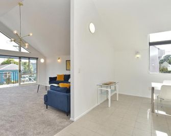 Moa Place - Christchurch Holiday Homes - Christchurch - Olohuone