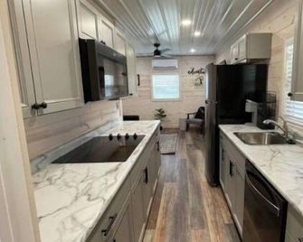 Khyla-NEW tiny home with shared fishing pond - Athens - Küche