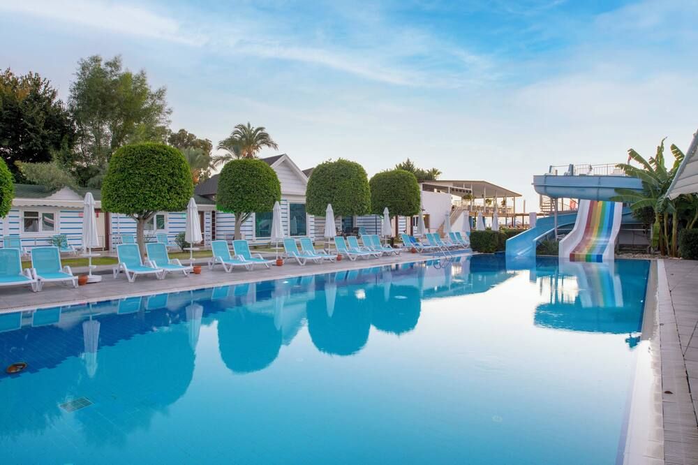 أرماس بيتش - كمر - حوض السباحة