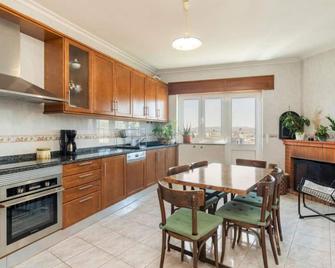 Olival Comfortable Room III - Vila Flor - Cocina