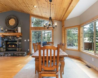 Stine Haus - 3 Bedroom, 2.5 Bath - Hot Tub & Beach Access! - Tahoe City - Comedor