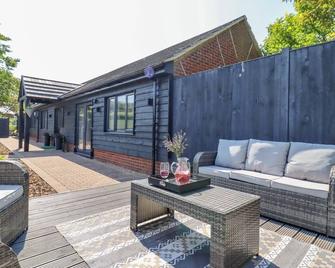 Closefield - Leighton Buzzard - Patio