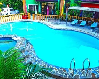 Stefanie Grace Inn - Loboc - Piscine