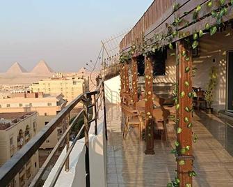 Pyramids High View Inn - Giza - Balkon