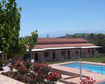 Androulakis Apartments - Gerani - Piscina