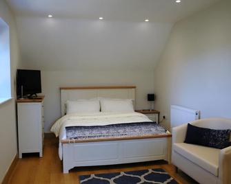 The Starting Gate - luxury studio apartment, rural location, 1m from Bruton - Shepton Mallet - Bedroom