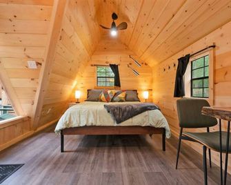 A Serene A-Frame Cabin with Hot Tub - Oxford