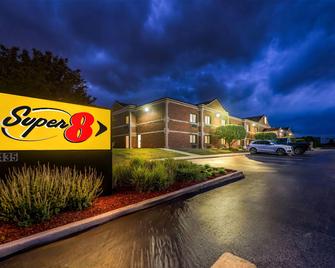 Super 8 by Wyndham Elgin - Elgin - Gebouw