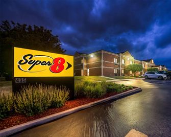Super 8 by Wyndham Elgin - Elgin - Building
