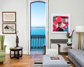 Duomo Sea View Suite By Ortigia Apartmen - Siracusa - Living room