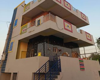 Nandagokul Homestay Mantralayam - Mantralayam - Edificio