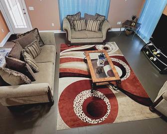Oasis in the Hill - Richmond Hill - Living room