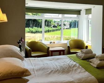 ذا وايت هاوس جيست هاوس - بنريث - غرفة نوم