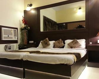 Hotel Varuna - Varanasi - Phòng ngủ