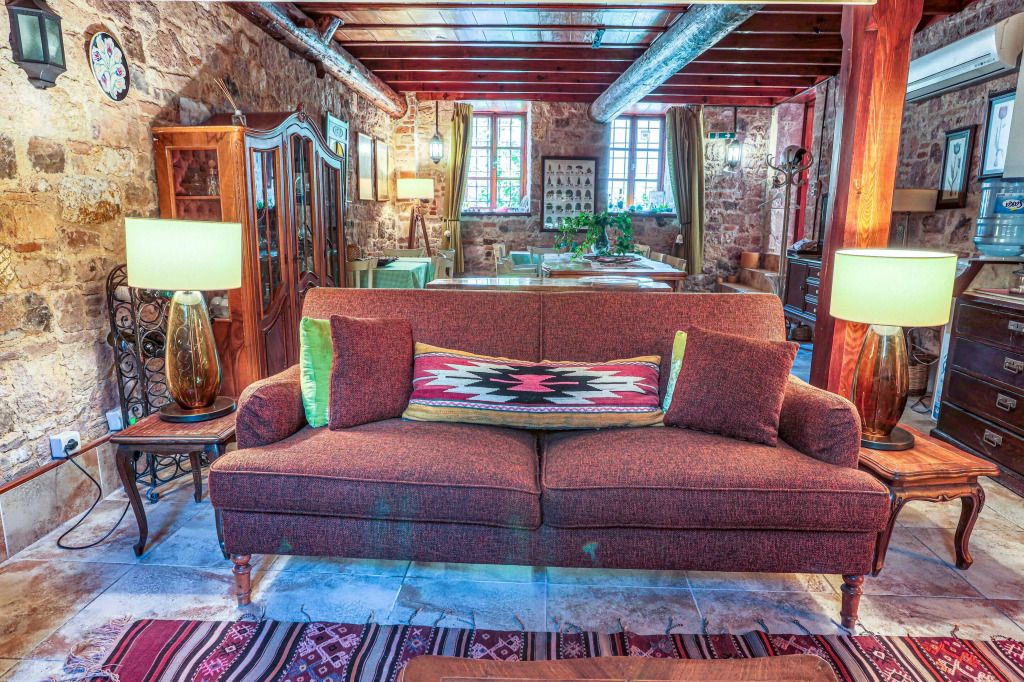 ماكارون كوناجي آيفاليك - ايفاليك - غرفة معيشة