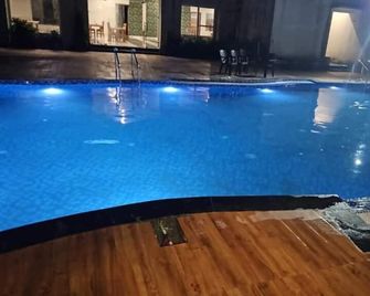 Five Elements Hotels Corbett Crown Resort Jim Corbett - Rāmnagar - Pool