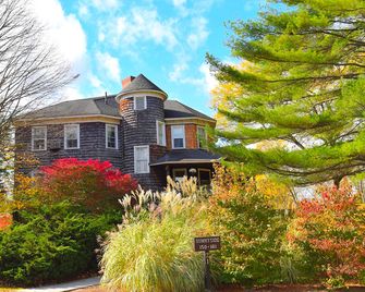 Delightful Suite Rentals for a Weekend Getaway near Mohawk State Forest, Connecticut - Lakeville - Outdoors view