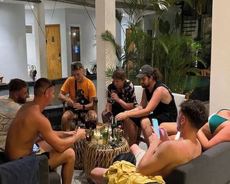 Coco & Pineapple Pants Hostel - North Kuta