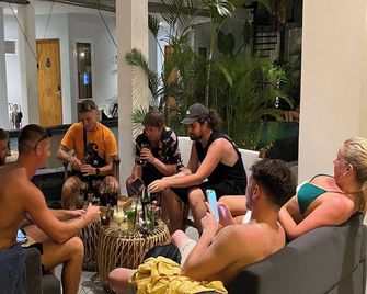 Coco & Pineapple Pants Hostel - North Kuta