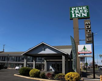 Pine Tree inn - Medford - Rakennus