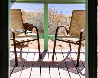 Stylish Lakeside Glamping Cabin with Eastern Sierra Mountain Views near Bridgeport, California - Bridgeport - Balcony