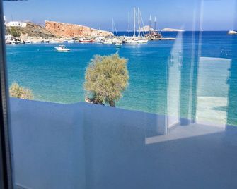 Aeolos Beach Hotel - Folegandros - Bedroom