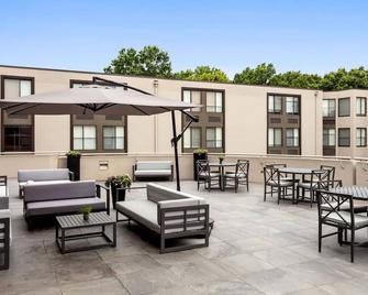 Delta Hotels by Marriott Allentown Lehigh Valley - Breinigsville - Патіо