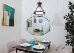 A2jsuites Bedroom Taal View Luxury Smart Home Suite Near Skyranch - Tagaytay - Jadalnia