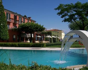 Hotel Fonte Boiola - סירמיונה - בריכה