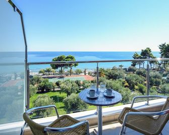 Mendi Hotel - Kalandra - Balkon