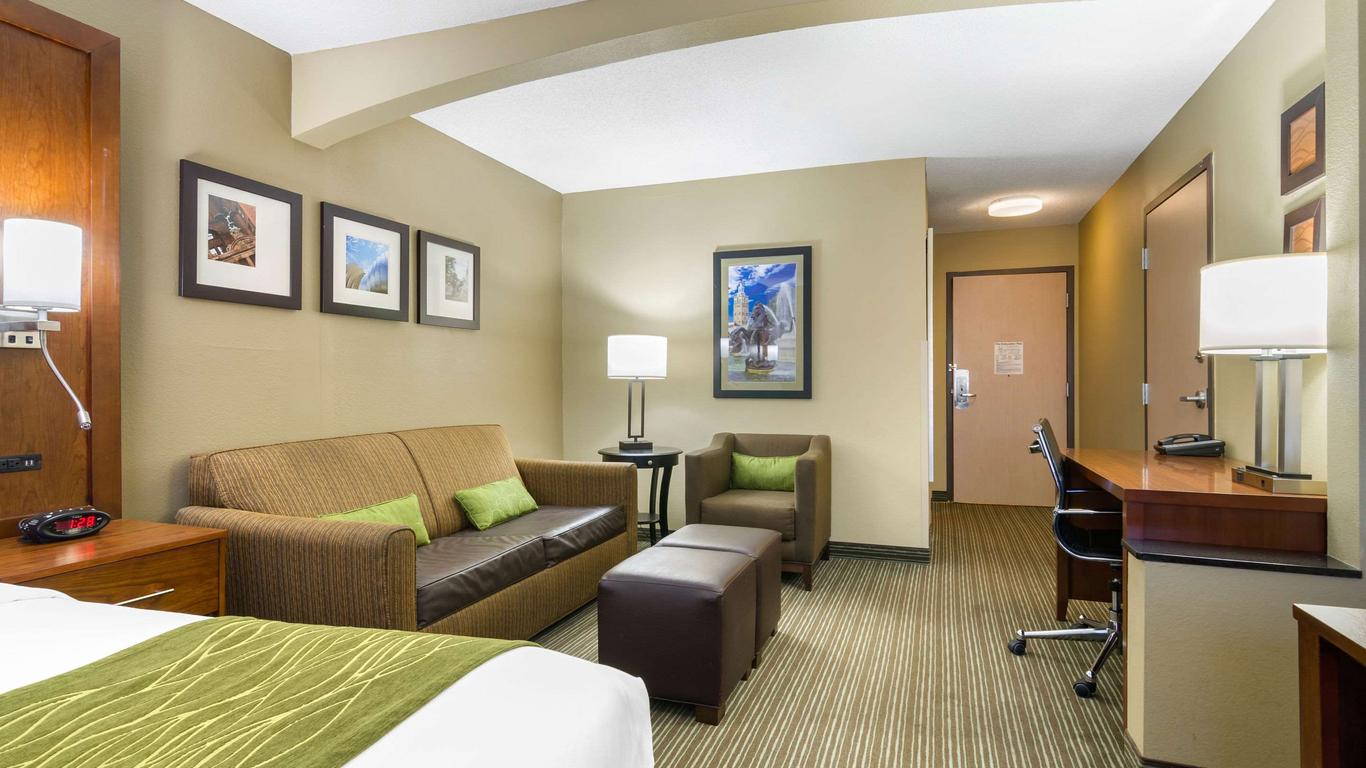 Comfort Inn & Suites Kansas City - Northeast