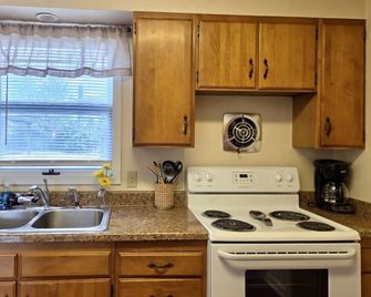 Yellowstone Vacation Condo - Miles City - Kitchen