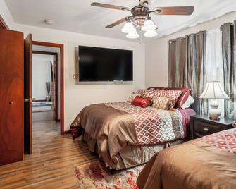 Spacious & Available\n10 Mins Away from the French Quarters!\nHome Away From Home! - Nouvelle-Orléans - Chambre