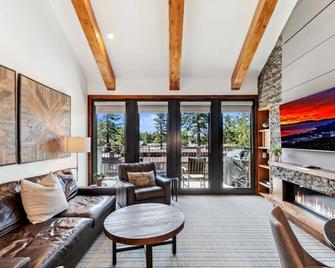 Luxury @Heavenly Gondola, 6 Beds, Mountain+Gondola Views from Patio, Hot Tub+Pool - South Lake Tahoe - Living room