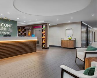 Hampton Inn & Suites Dallas-Arlington North-Entertainment District - Arlington - Front desk