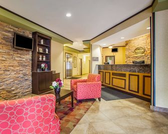 Suburban Studios Cedar Falls - Cedar Falls - Lobby