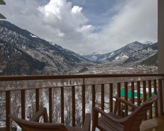 Sarthak Resorts - Manali - Balcón