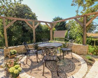 Fossil And The Cross Cottage - Bridport - Patio