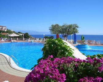 Residence Villaggio Smedile - Ricadi - Piscina