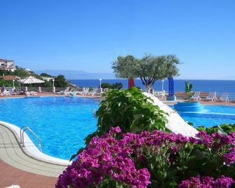 Club Residence Villaggio Smedile - Ricadi - Pool