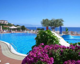 Residence Villaggio Smedile - Ricadi - Piscina