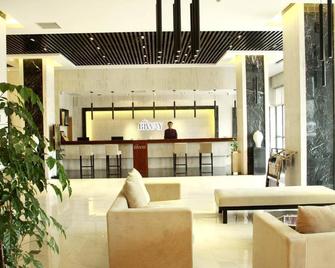 Zhangjiajie Baway Fashion Hotel - Zhangjiajie - Front desk
